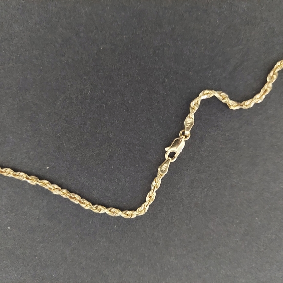 14k 3mm 24" Gold Rope & Cross - Picture 4 of 4